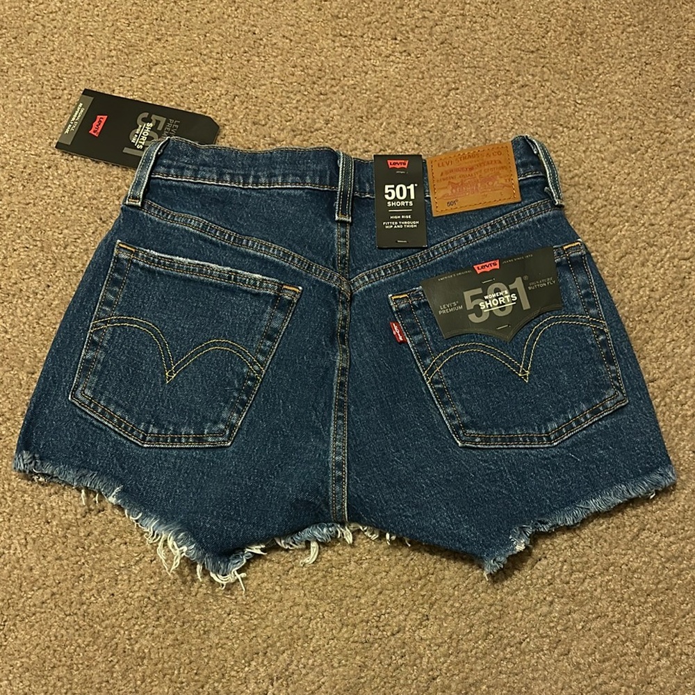 NWT Levi’s 501 High Rise Denim Frayed Shorts Size 25